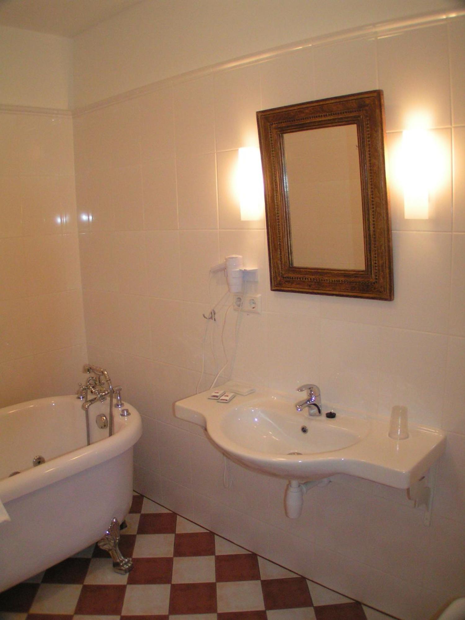 Birinu Pils Hotel Birini Luaran gambar